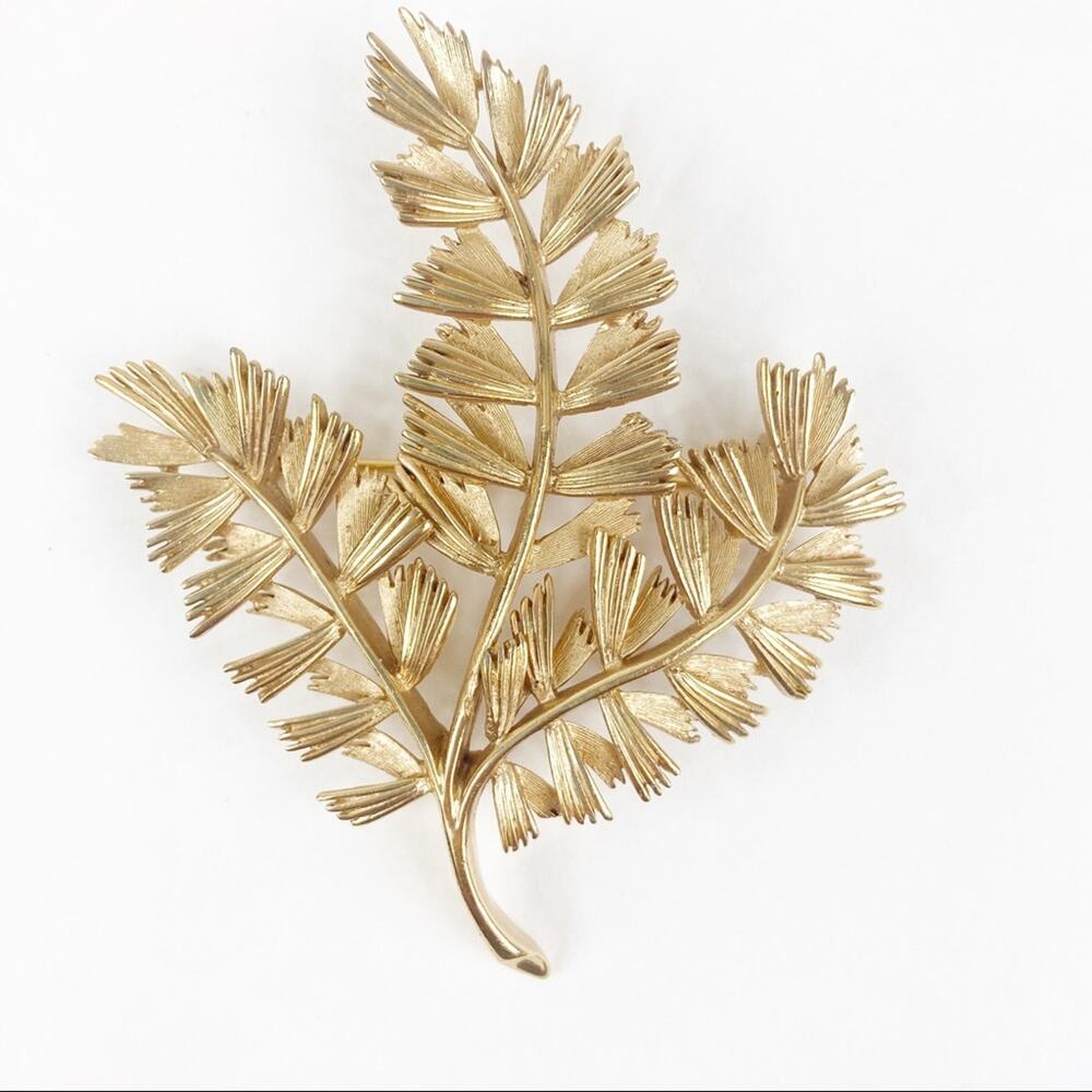 Rare Vintage Trifari Floral Leaf Brooch Pin
